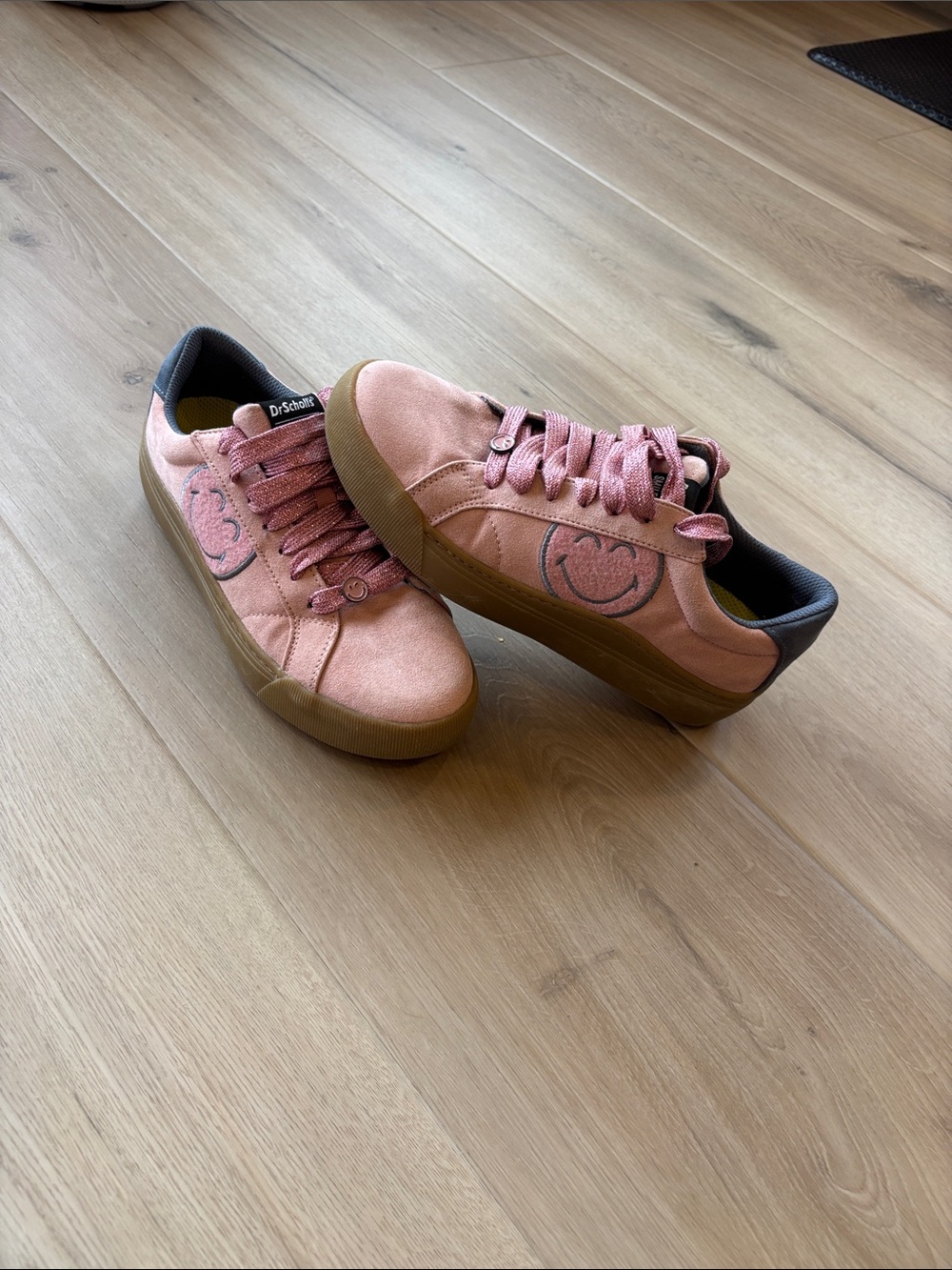 🩷NWOT Pink Dr. Scholls Smiley Shoes🩷